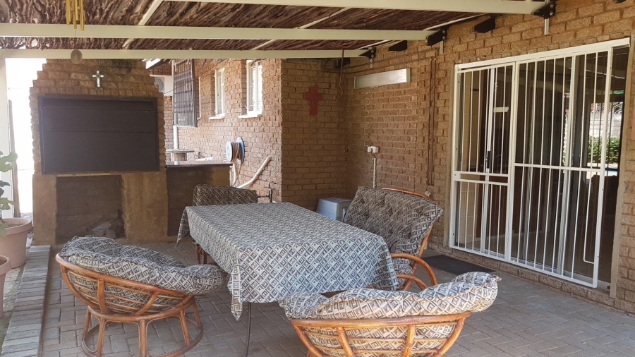 6 Bedroom Property for Sale in Cashan North West